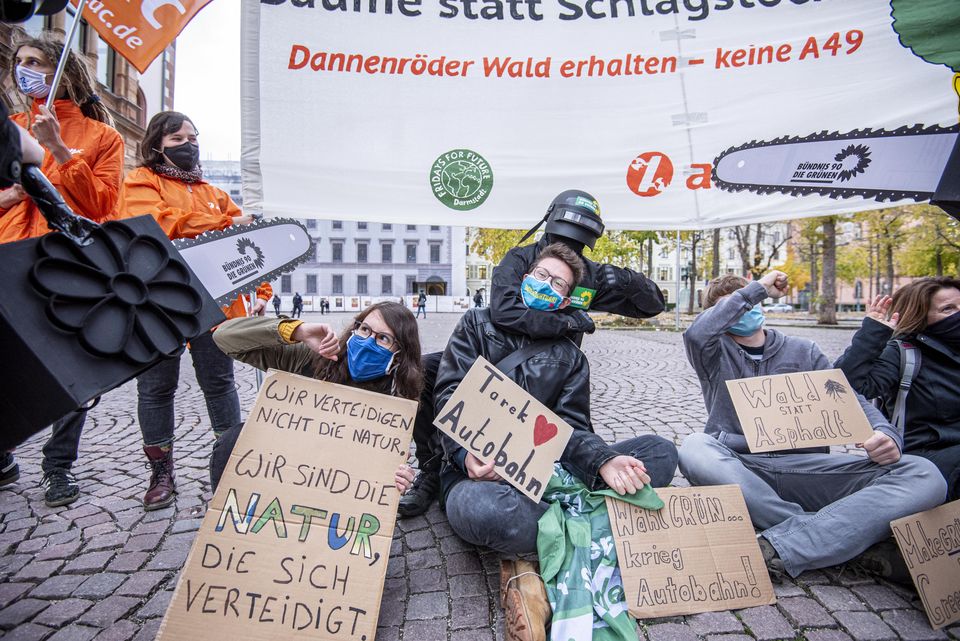 Wir tragen den Protest für die Rettung des Dannis vor den Landtag