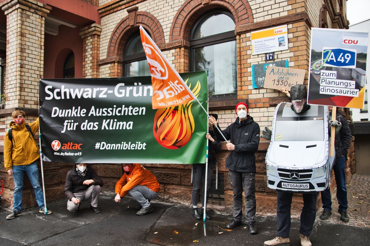Wir besuchen die CDU in Marburg und unser Autosaurus sagt Ja zum Planungsdinosaurier A49