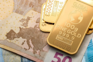 Symbolbild mit Euroscheinen und Goldbaren