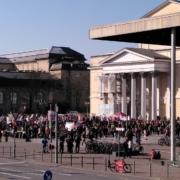 Blick über die Auftaktkundgebung auf dem Karolinenplatz