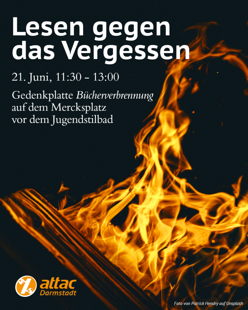 Ein Buch brennt orange auf schwarzem Grund. In weißer Schrift steht oben links: "Lesen gegen das Vergessen 20 Juni 11:30-13:00 Gedenkplatte Bücherverbrennung auf dem Mercksplatz vor dem Jugendstilbad